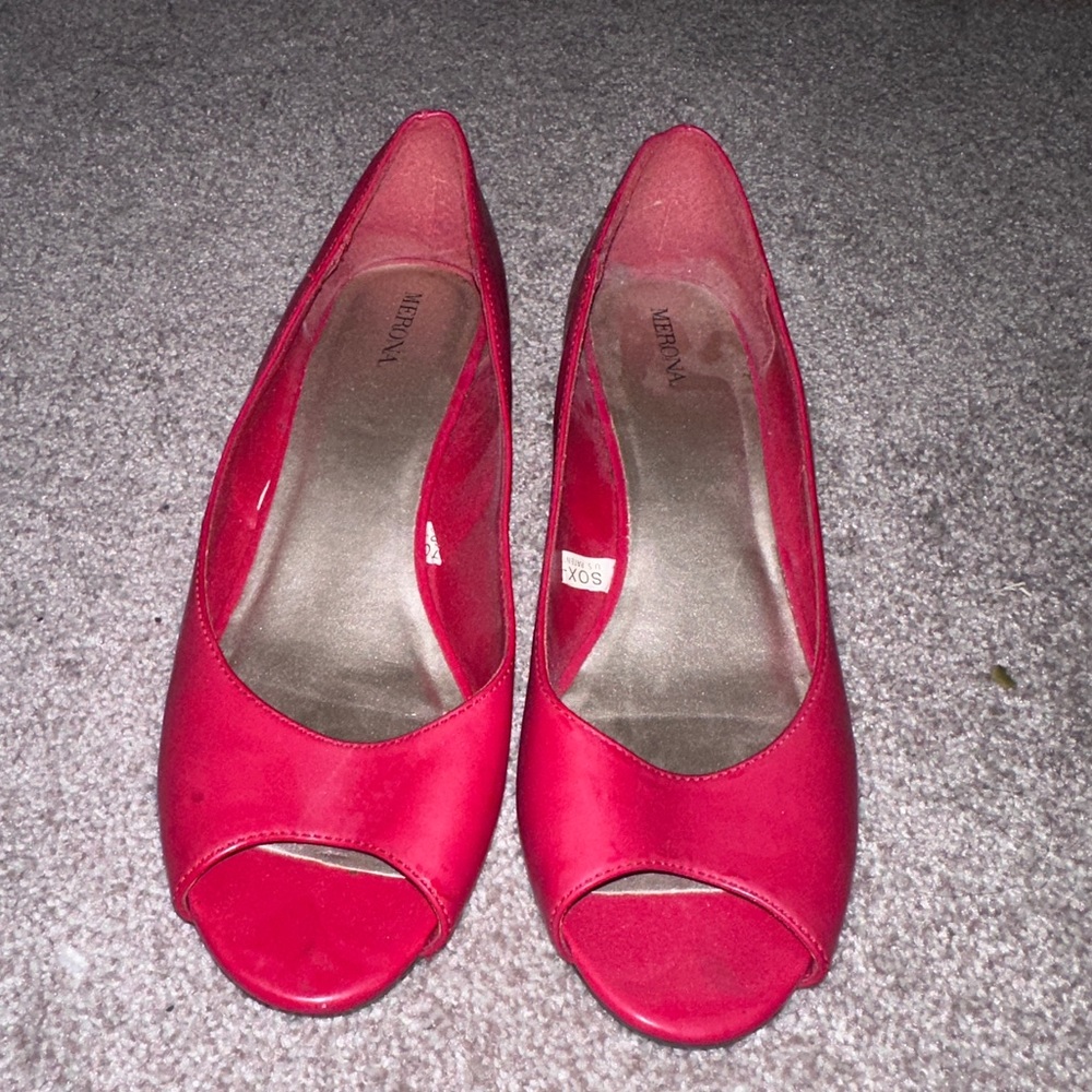Women’s short wedge peep toe heels size 11